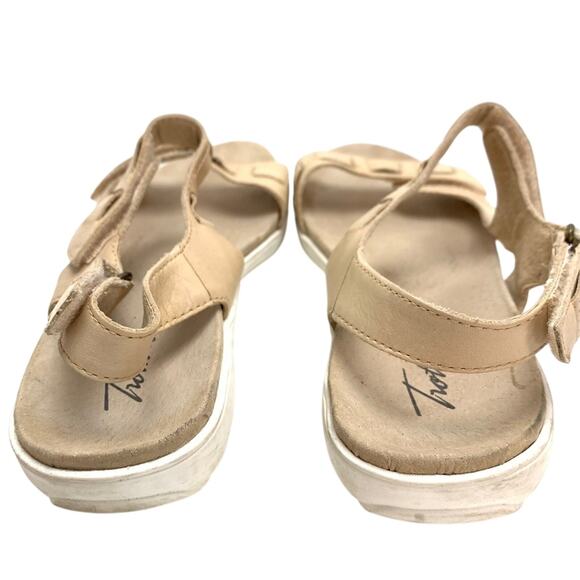 Trotters Womens Tan Beige Genuine Leather Sandals Shoes Ankle Strap Comfy 7.5 N - Picture 2 of 16